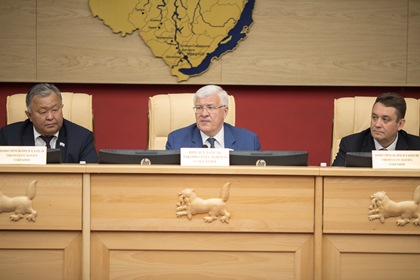 Приняты законопроекты о выплате на покупку жилья для переселенцев из северных поселков